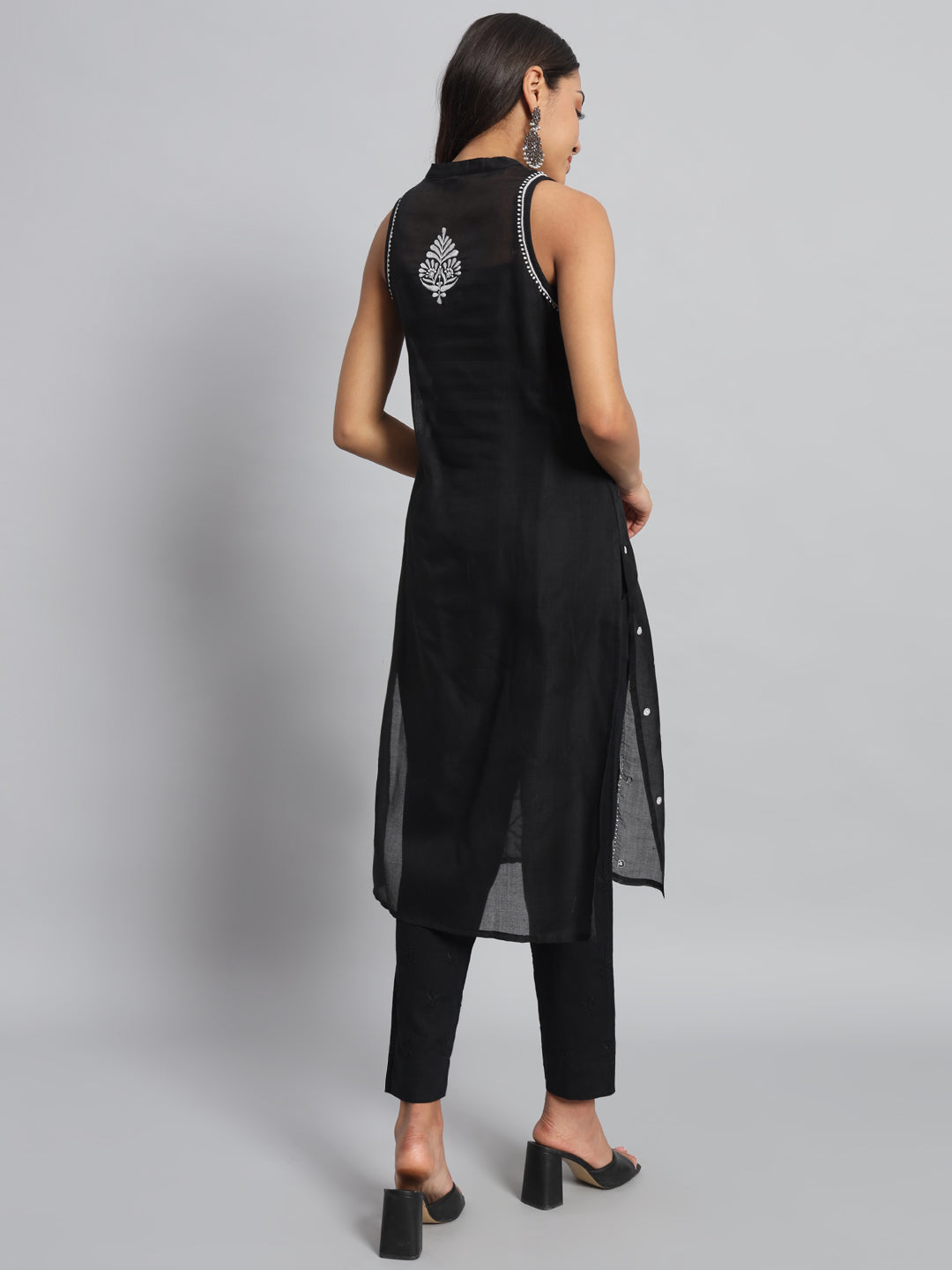 Black Sleeveless Chikankari Kurta