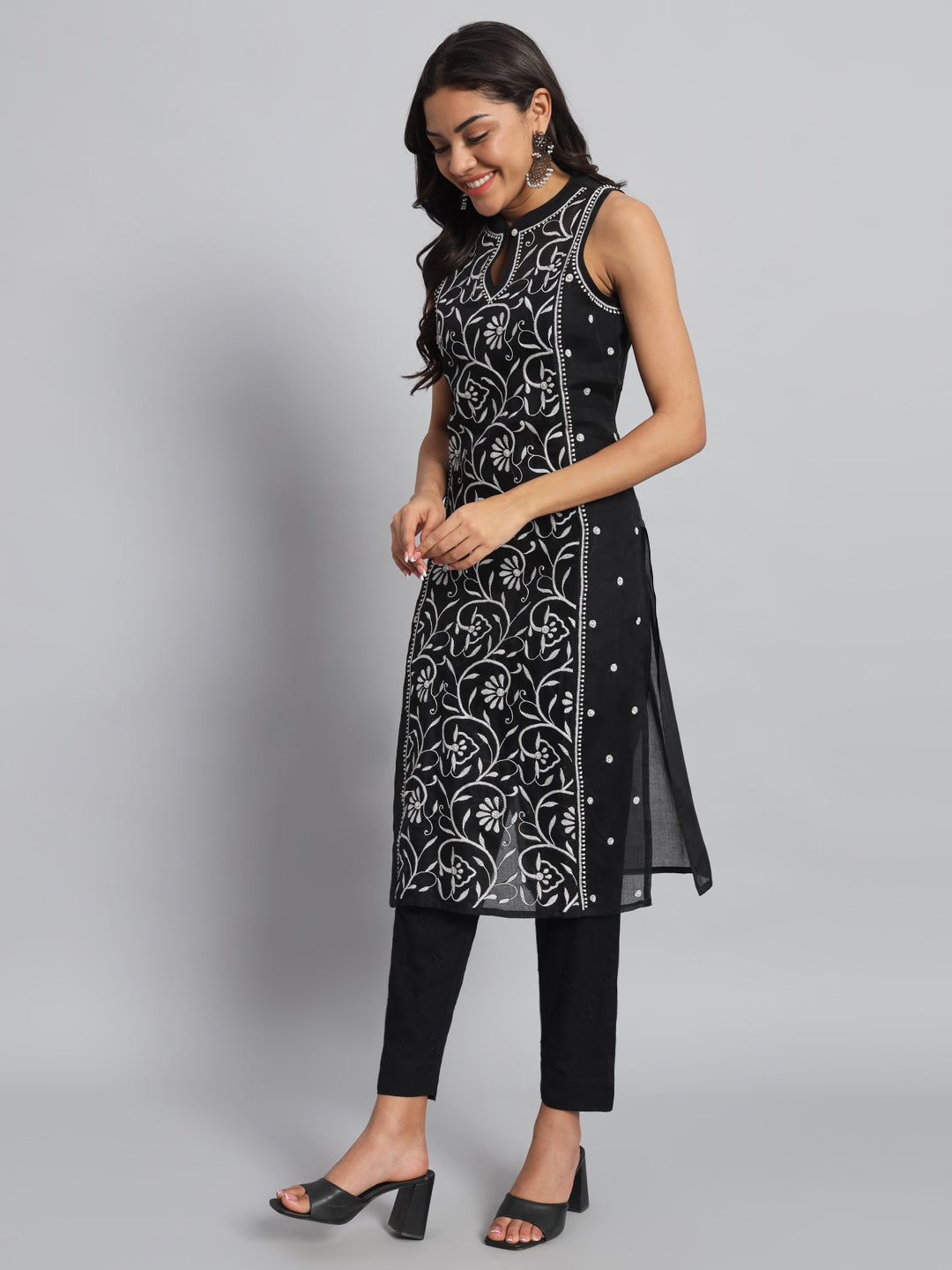 Black Sleeveless Chikankari Kurta