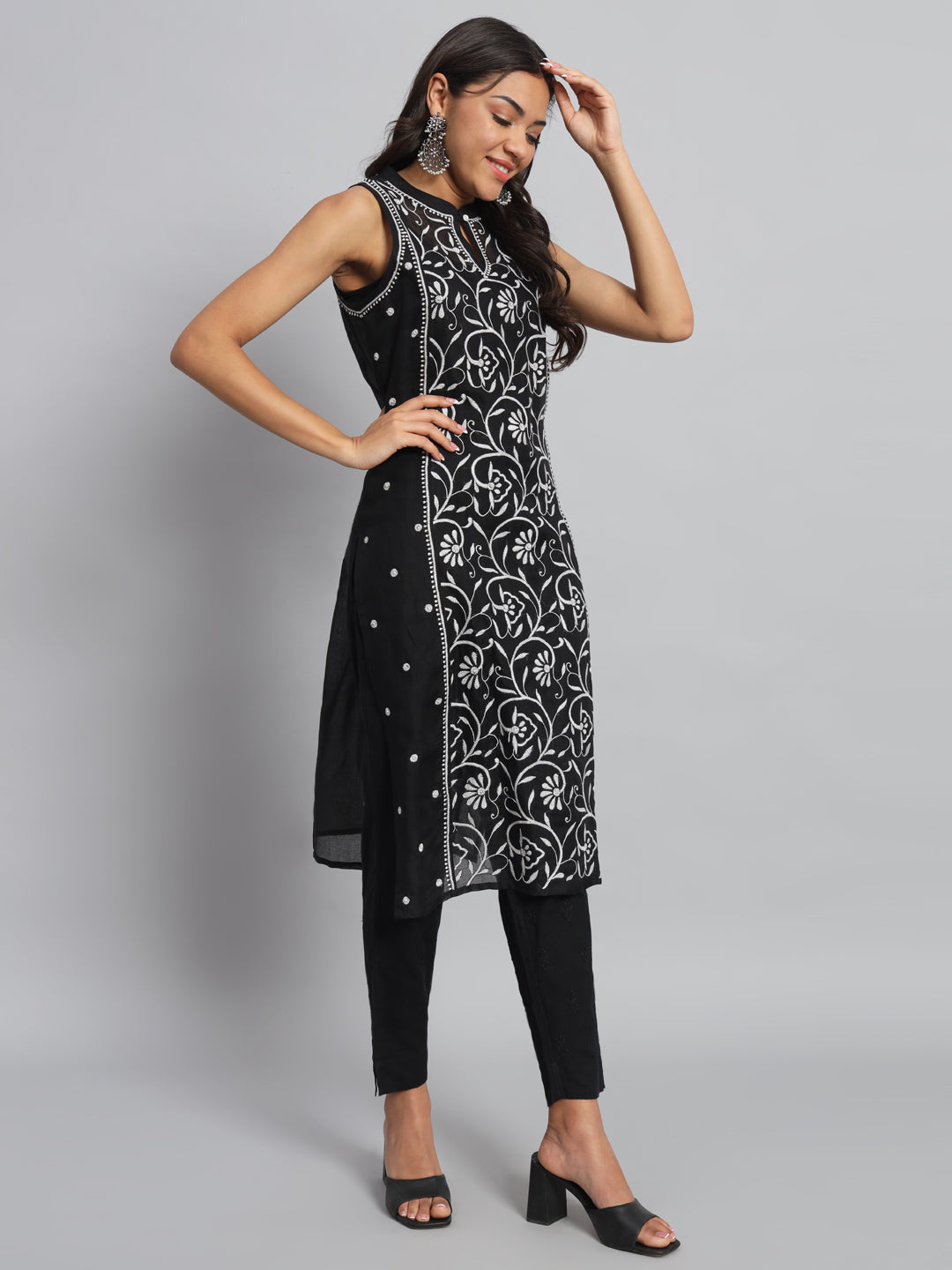 Black Sleeveless Chikankari Kurta