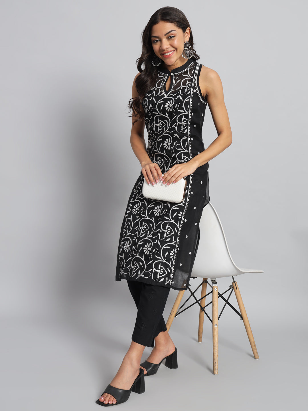 Black Sleeveless Chikankari Kurta
