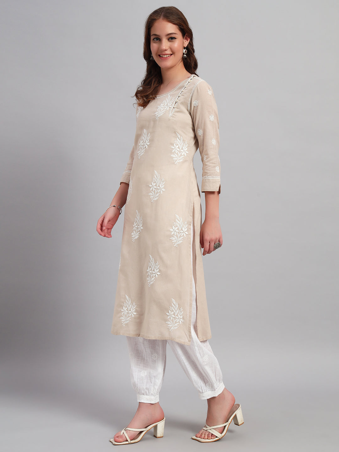Hand-Embroidered Awadhi-style Chikankari Kurta