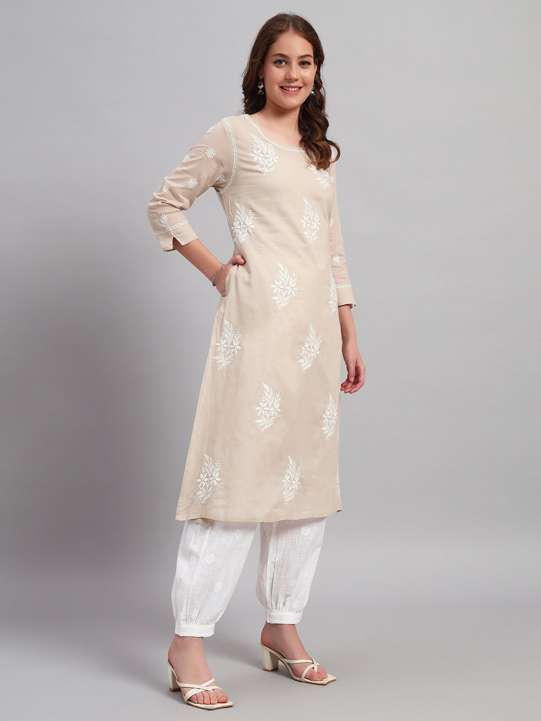 Hand-Embroidered Awadhi-style Chikankari Kurta